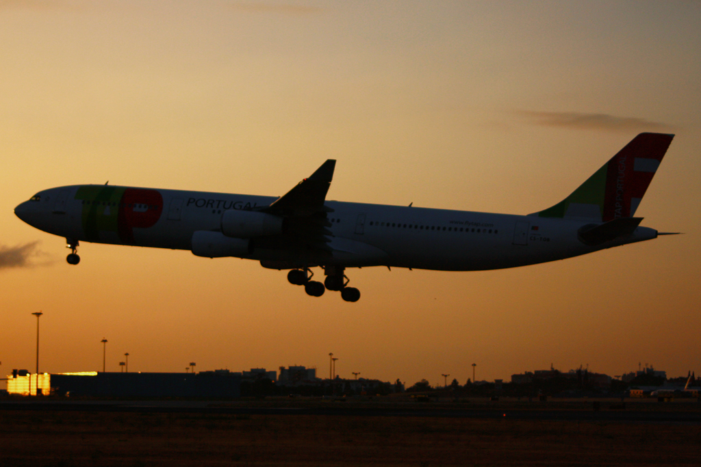 CS-TOB (044) 1994 Airbus A340-312