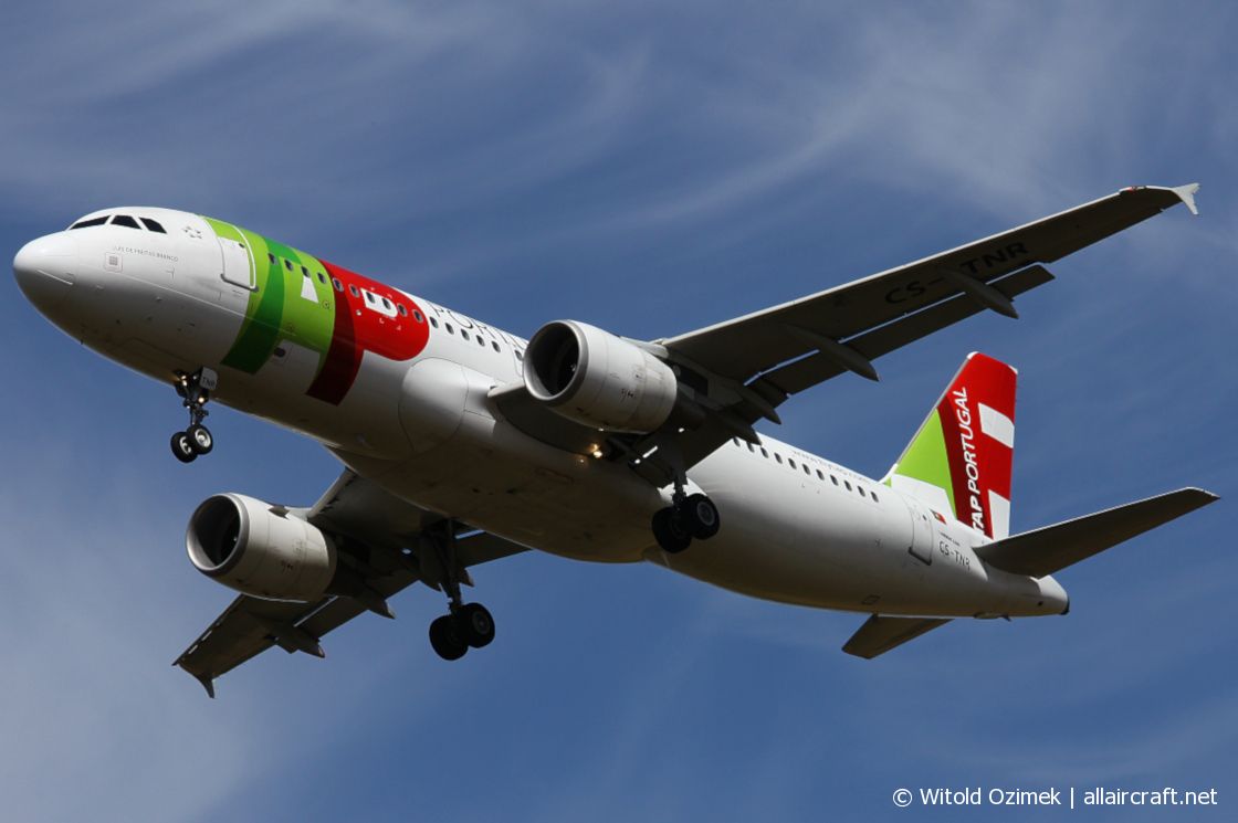 CS-TNR (3883) 2009 Airbus A320-214