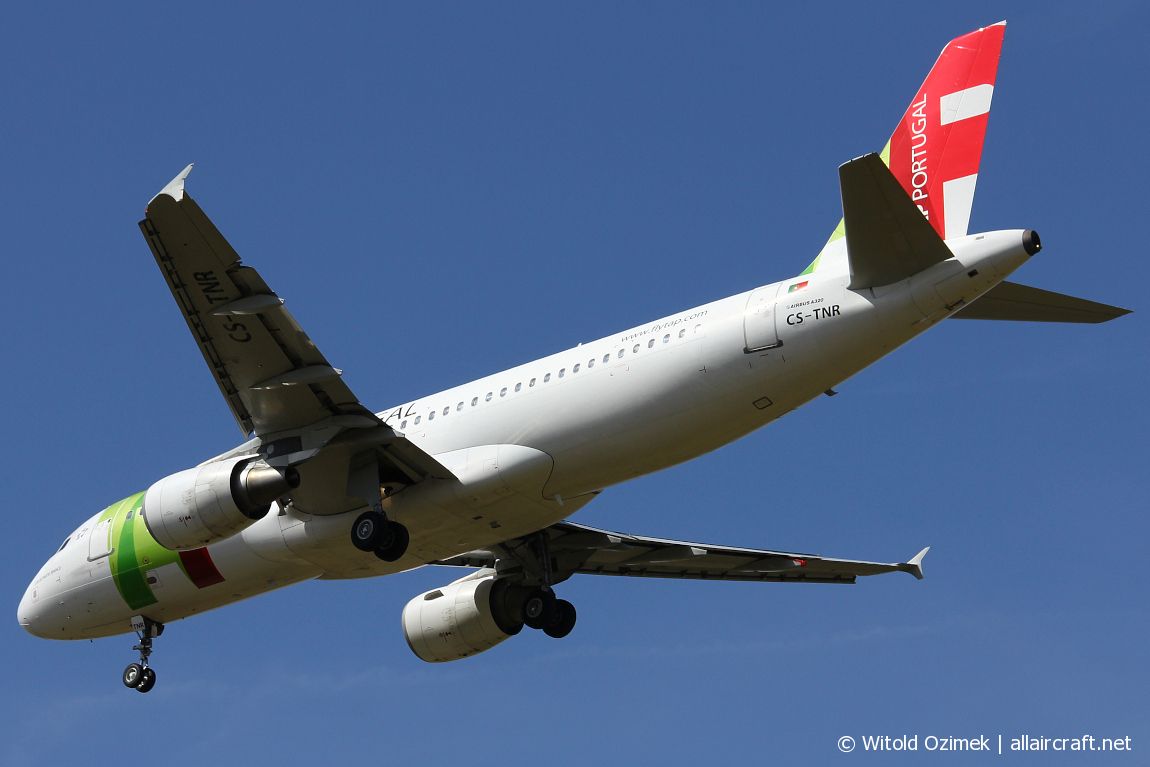 CS-TNR (3883) 2009 Airbus A320-214