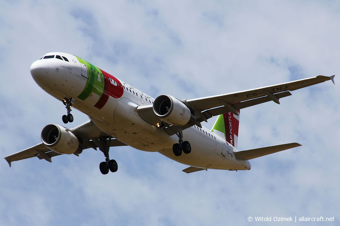 CS-TNJ (1181) 2000 Airbus A320-214