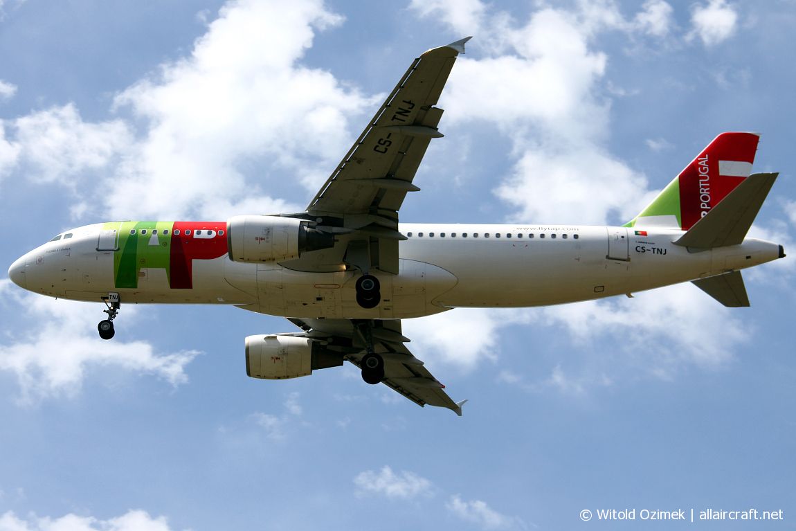 CS-TNJ (1181) 2000 Airbus A320-214