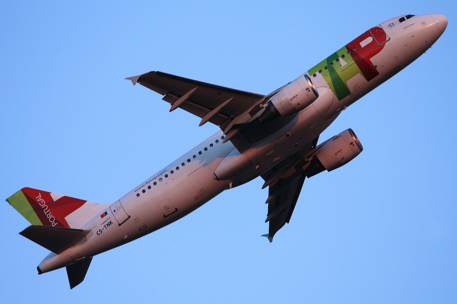 CS-TNK (1206) 2000 Airbus A320-214