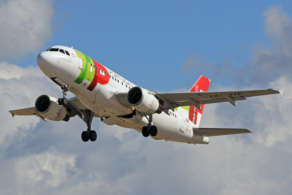 CS-TTF (837) 1998 Airbus A319-111