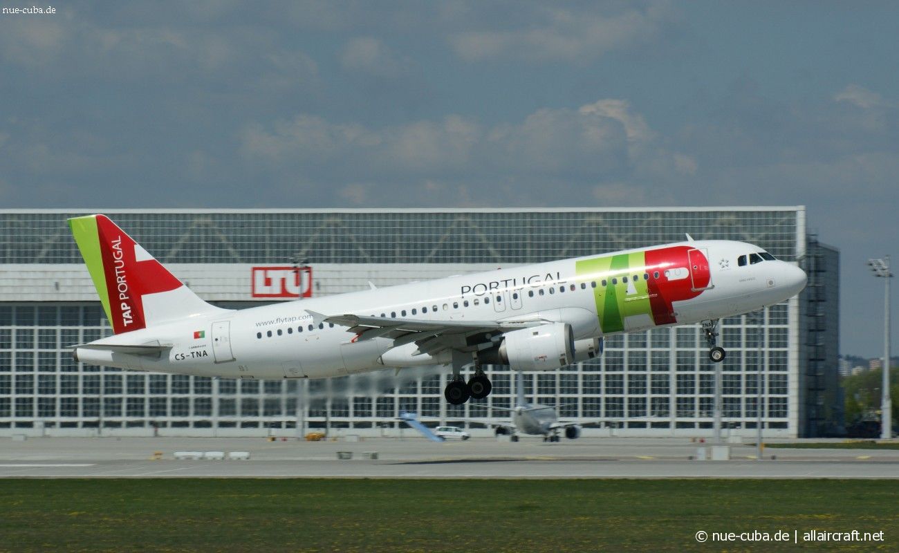 CS-TNA (185) 1991 Airbus A320-211