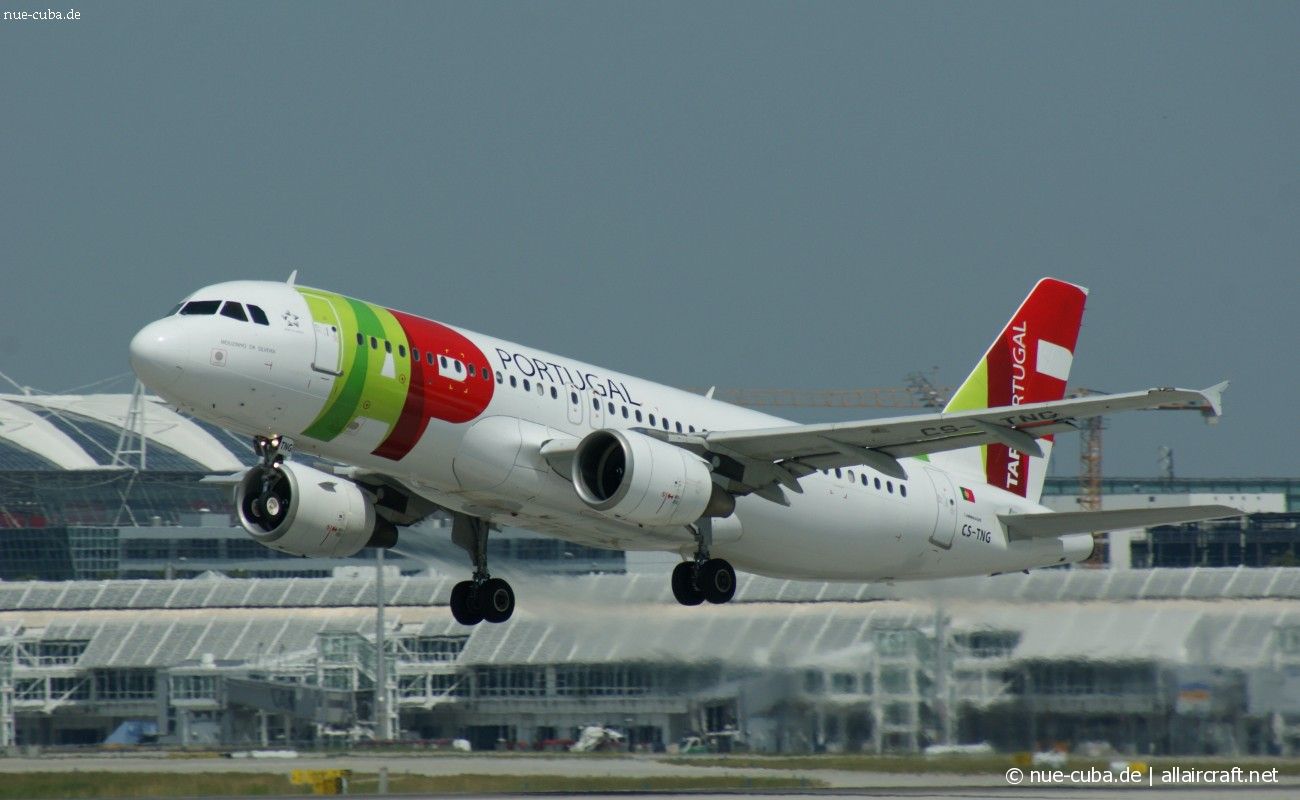 CS-TNG (945) 1998 Airbus A320-214
