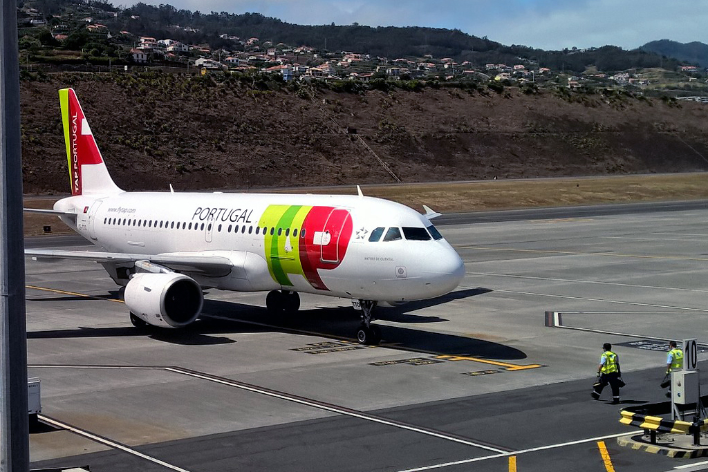 CS-TTO (1127) 1999 Airbus A319-111