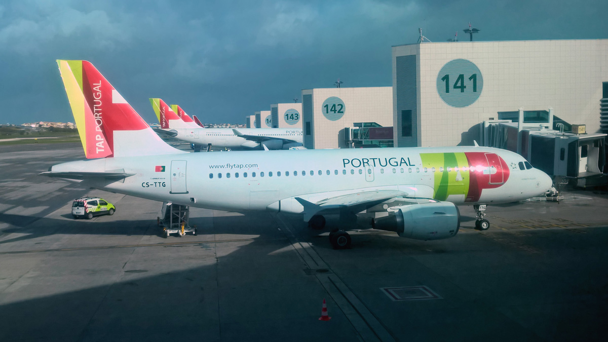 CS-TTG (906) 1998 Airbus A319-111