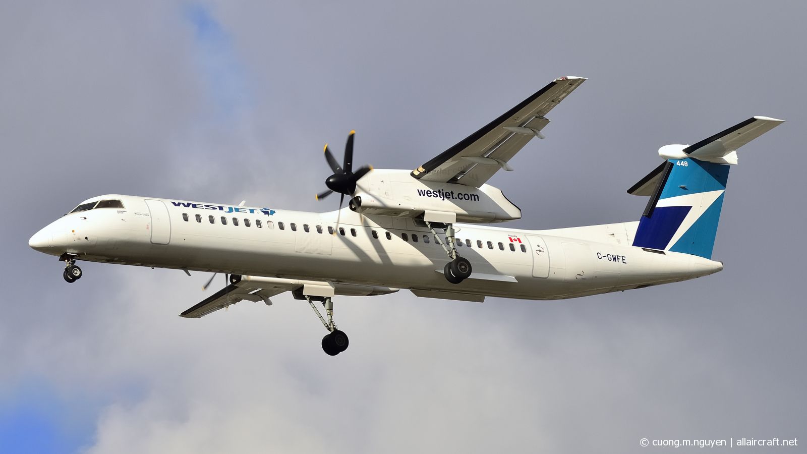 C-GWFE (4568) 2017 Bombardier Dash 8-Q402