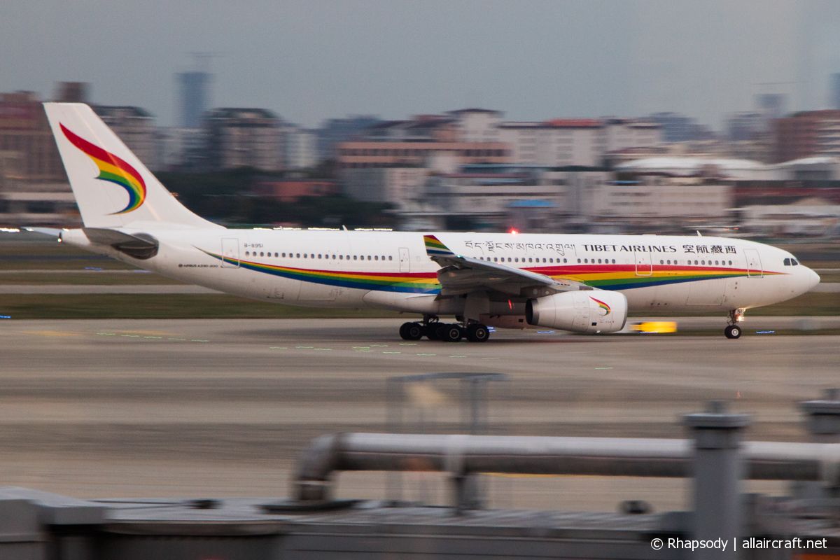 B-8951 (1785) 2017 Airbus A330-243