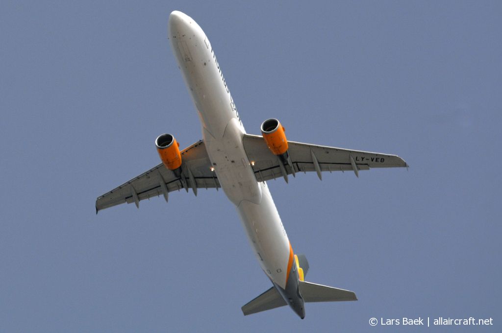 LY-VEB (1571) 2001 Airbus A320-214