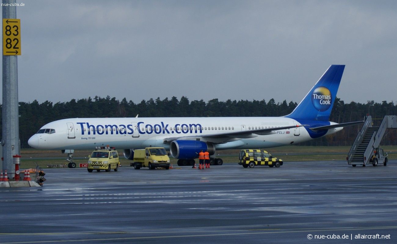 G-FCLJ (26160) 1993 Boeing 757-2Y0