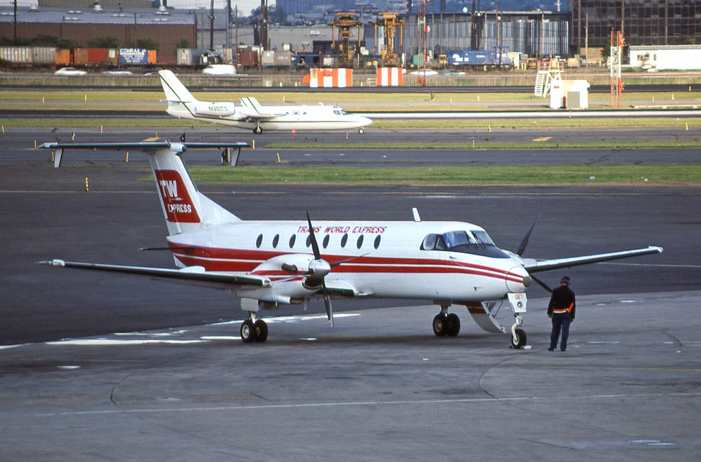 N3067X, (cn UB-67), Beechcraft 1900C