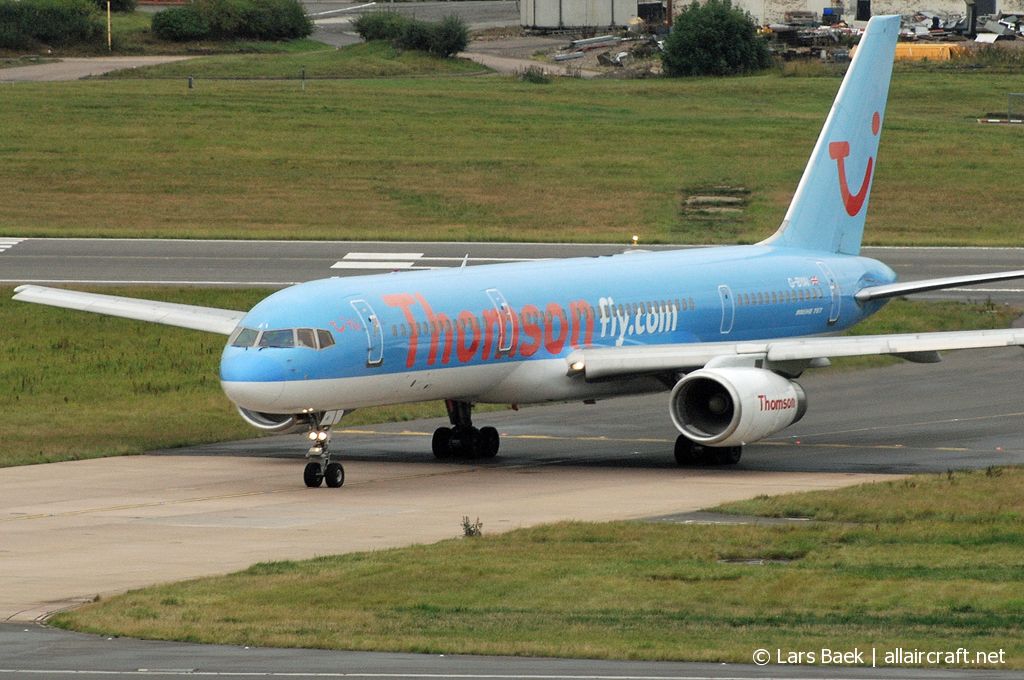 G-BYAI (26967) 1993 Boeing 757-204