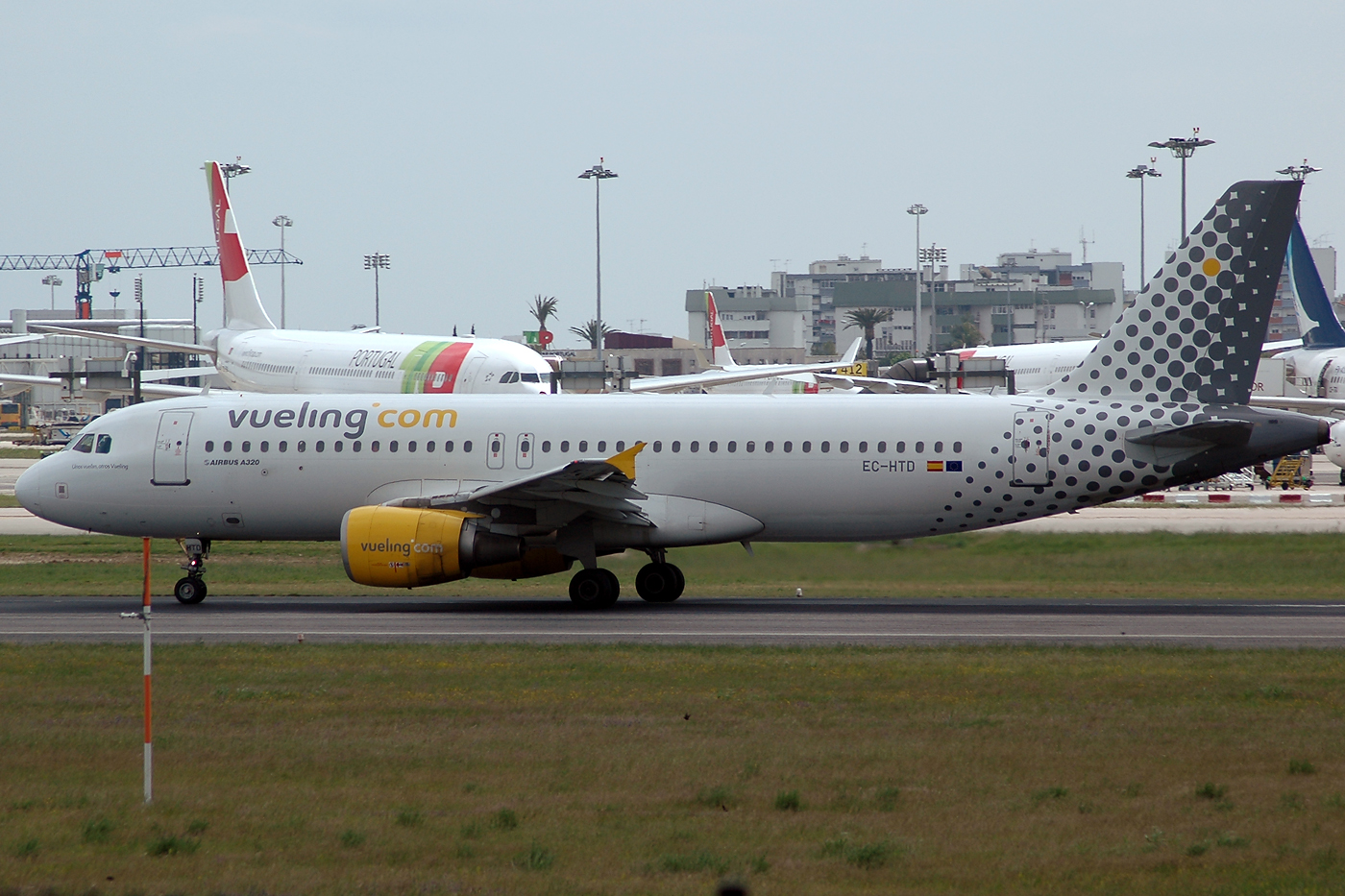 EC-HTD (1550) 2001 Airbus A320-214