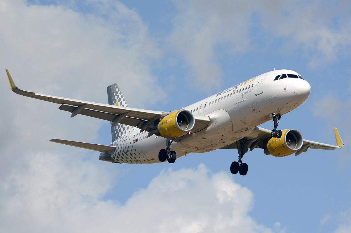 EC-LVO (5533) 2013 Airbus A320-214(WL)