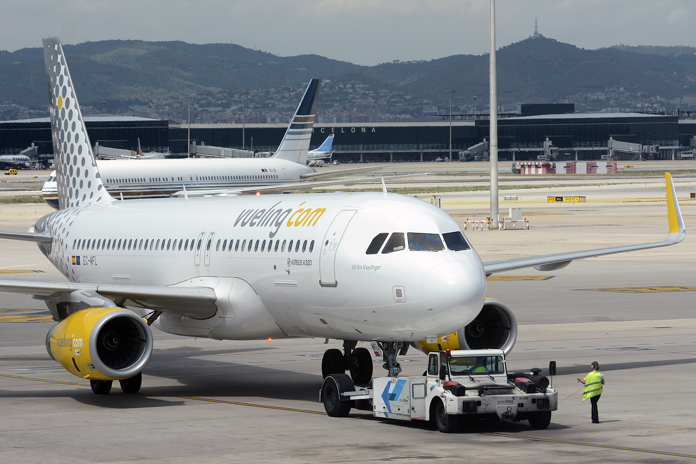 EC-MFL (6557) 2015 Airbus A320-232(WL)