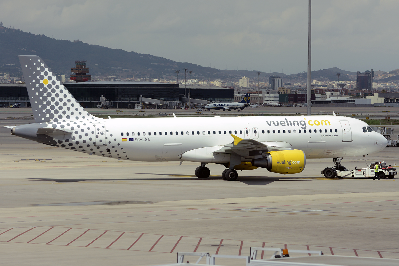 EC-LSA (4128) 2009 Airbus A320-214