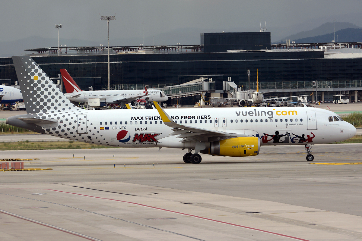 EC-MEQ (6483) 2015 Airbus A320-232(WL)