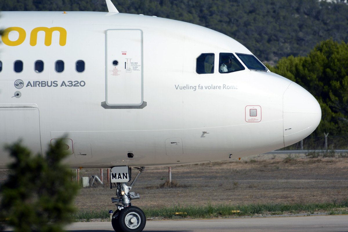 EC-MAN (6079) 2014 Airbus A320-214(WL)
