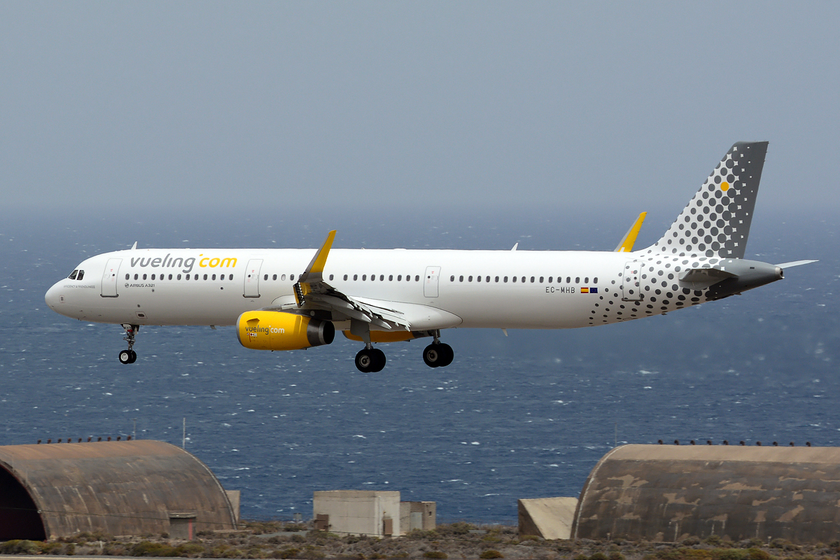 EC-MHB (6691) 2015 Airbus A321-231(WL)