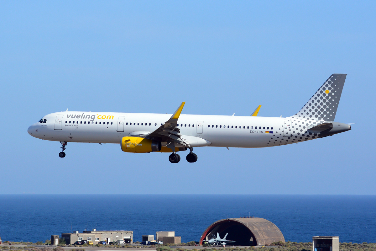 EC-MHS (6740) 2015 Airbus A321-231(WL)