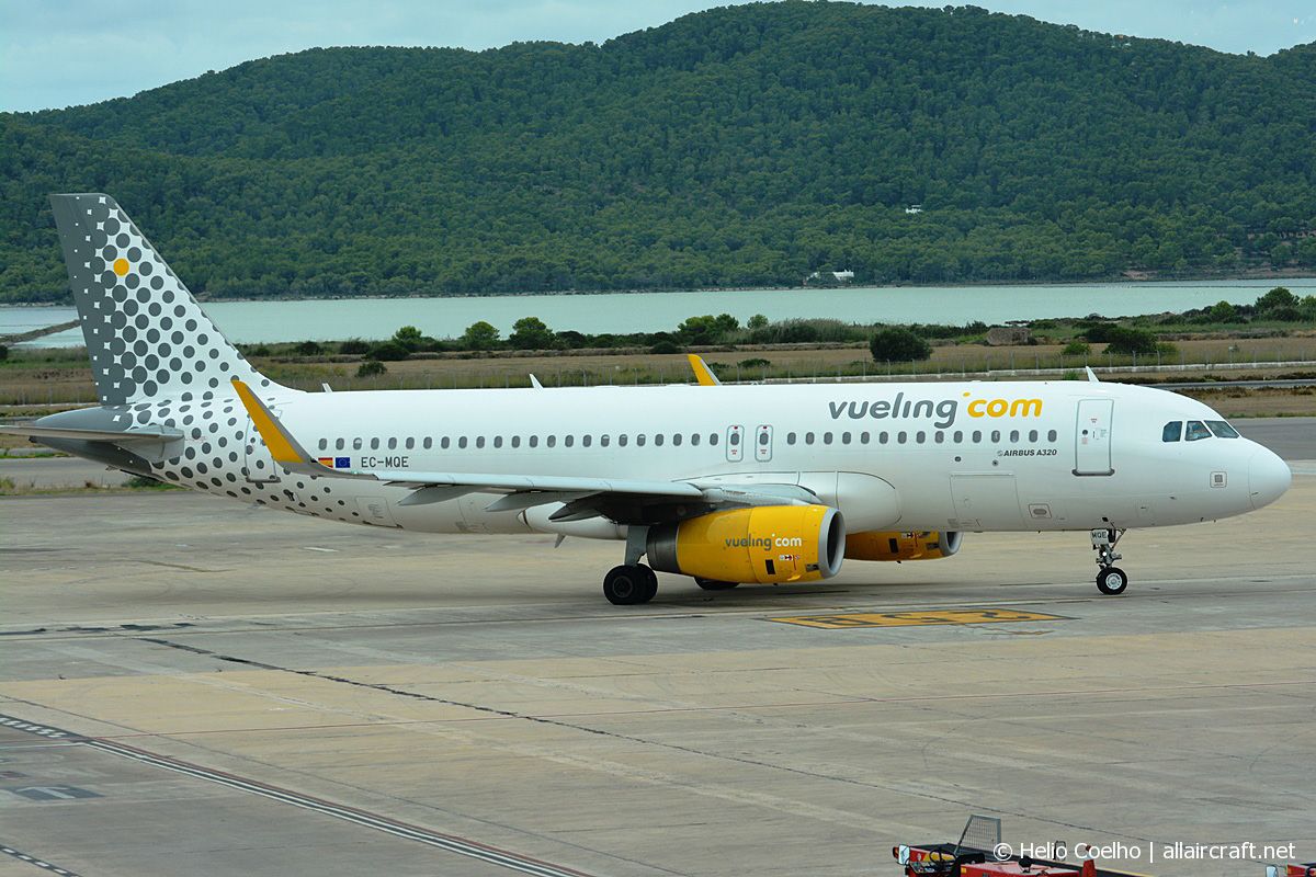 EC-MQE (7585) 2017 Airbus A320-232(WL)