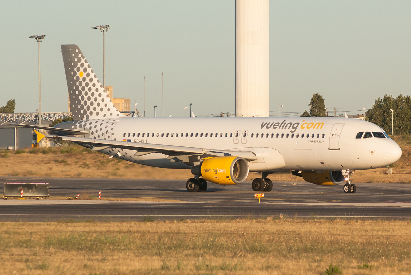 EC-KLT (3376) 2007 Airbus A320-216