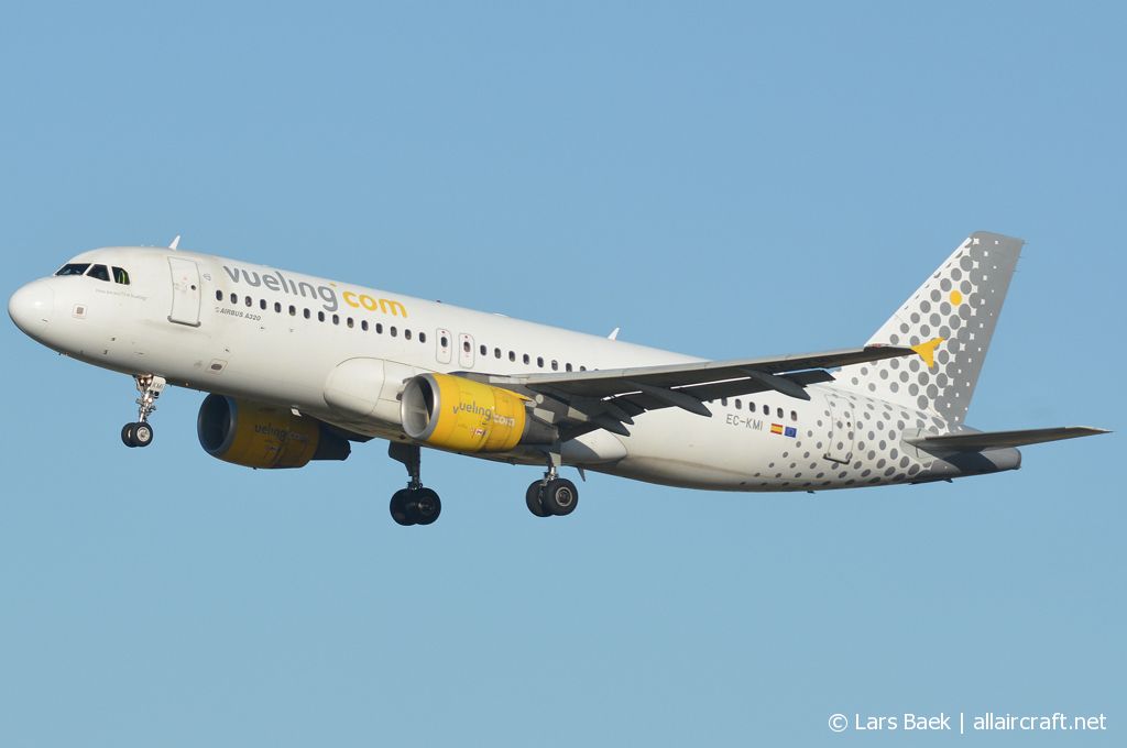 EC-KMI (3400) 2008 Airbus A320-216