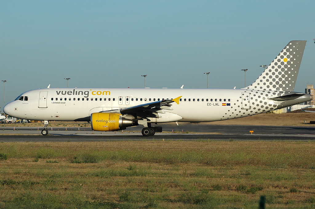 EC-LML (4742) 2011 Airbus A320-214