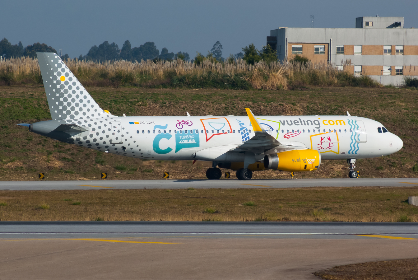 EC-LZM (5877) 2013 Airbus A320-232 WL