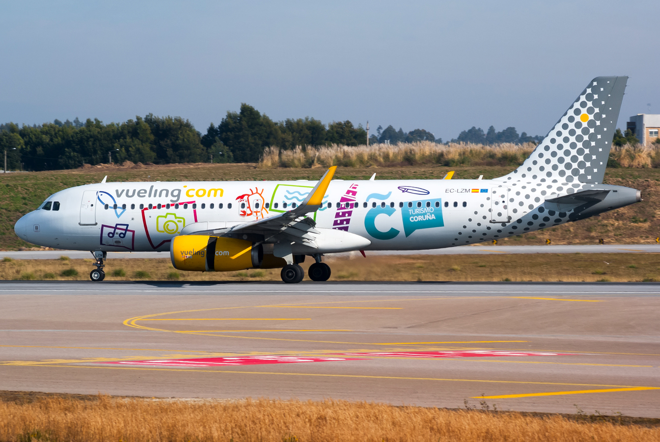 EC-LZM (5877) 2013 Airbus A320-232(WL)