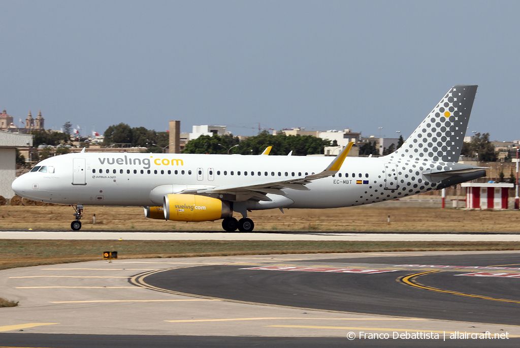 EC-MBT (6128) 2014 Airbus A320-232(WL)