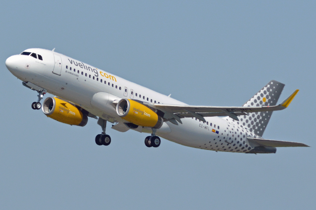 EC-MFL (6557) 2015 Airbus A320-232(WL)