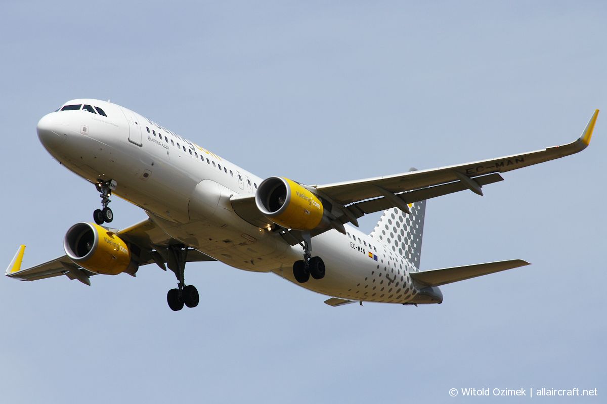 EC-MAN (6079) 2014 Airbus A320-214(WL)