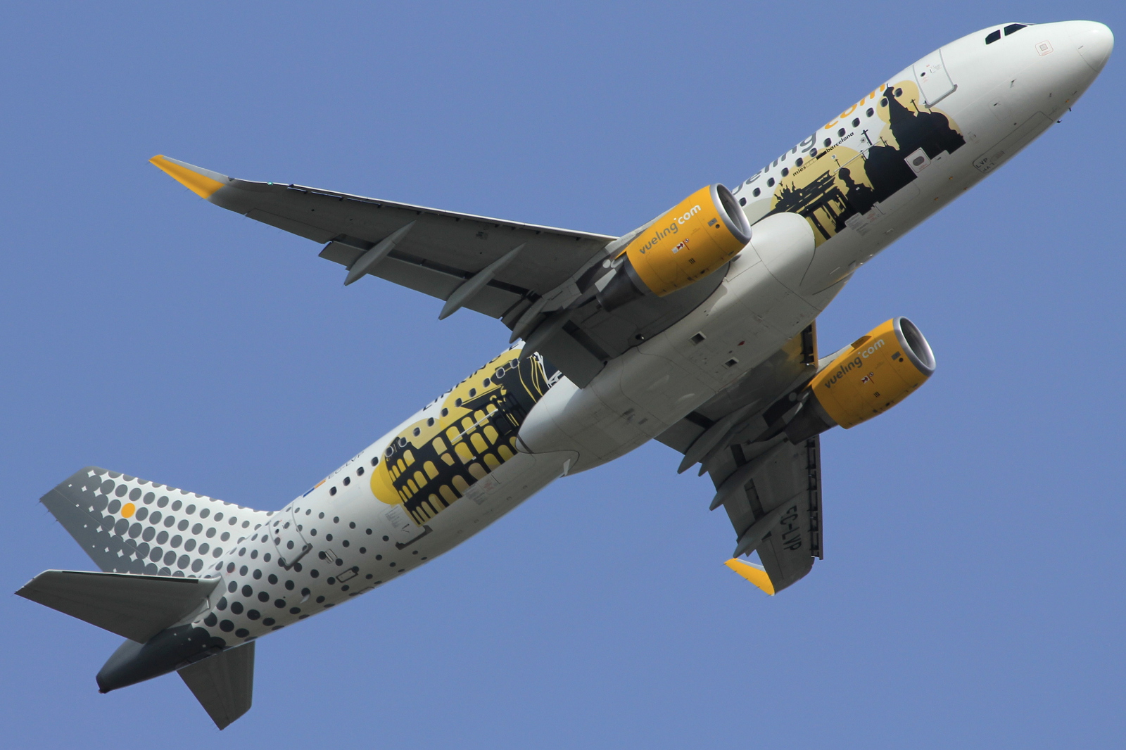 EC-LVP (5587) 2013 Airbus A320-214(WL)