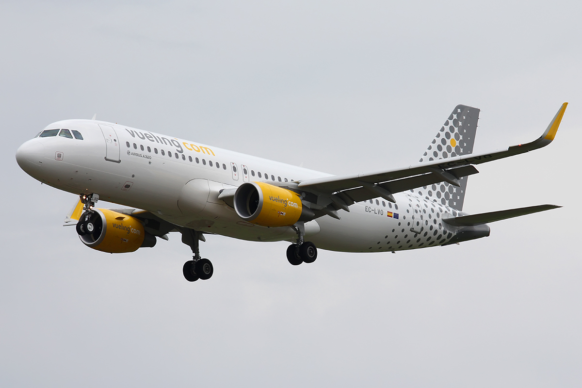 EC-LVO (5533) 2013 Airbus A320-214(WL)
