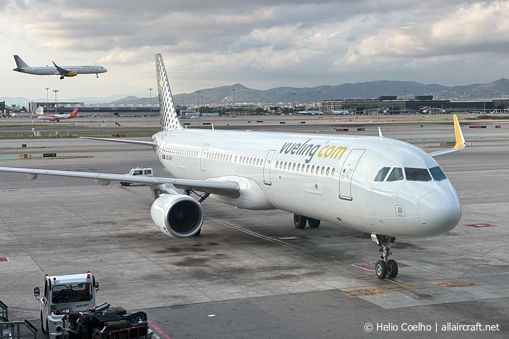 EC-NLY (6719) 2015 Airbus A321-211(WL)