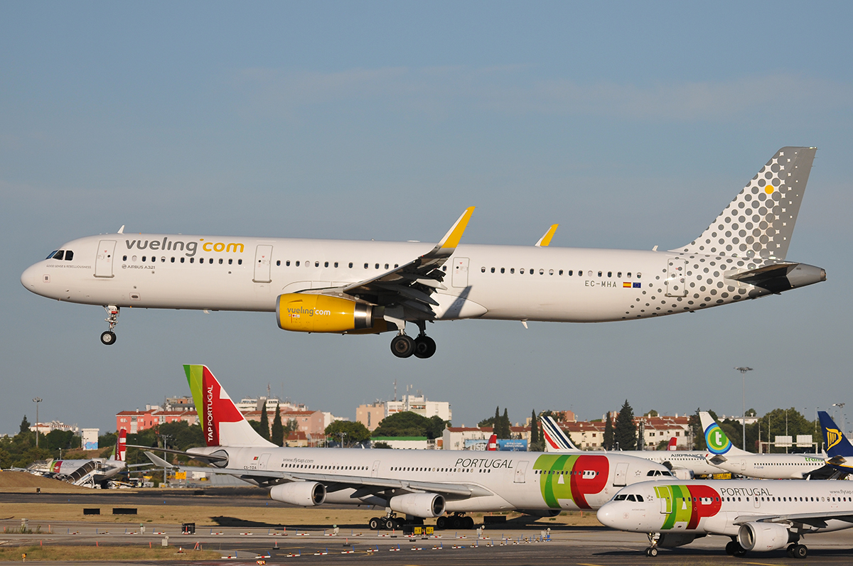 EC-MHA (6684) 2015 Airbus A321-231(WL)