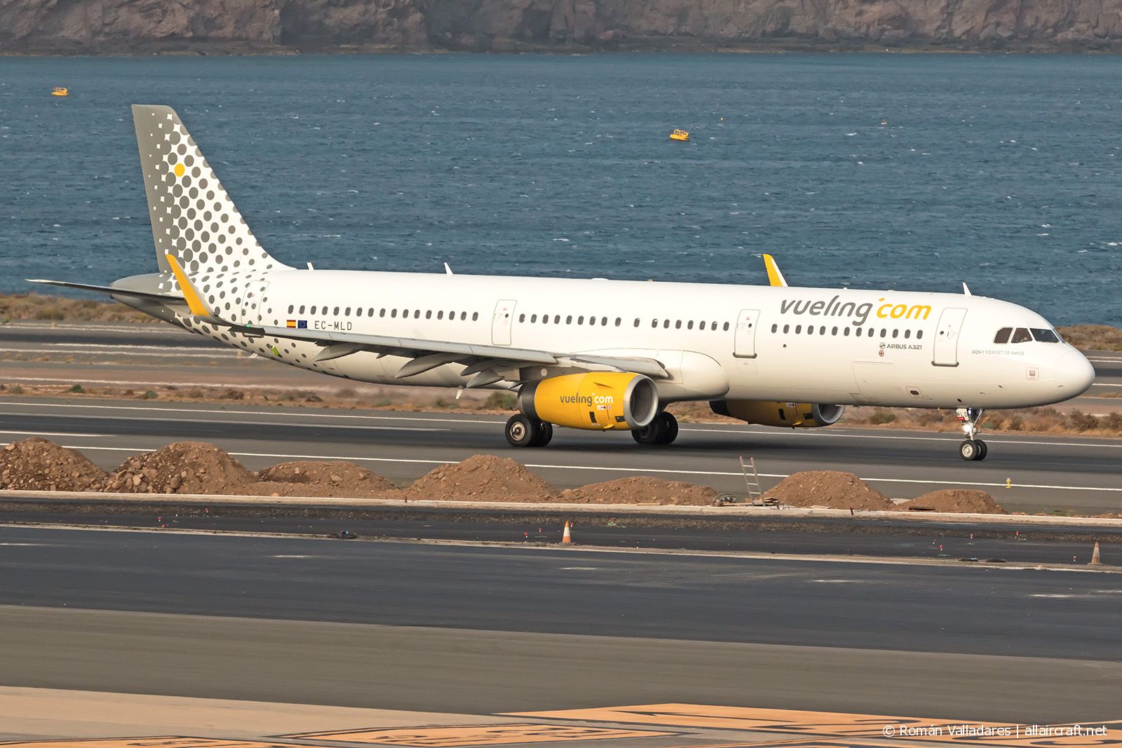 EC-MLD (7105) 2016 Airbus A321-231