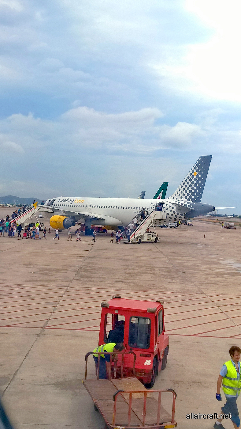 EC-LML (4742) 2011 Airbus A320-214