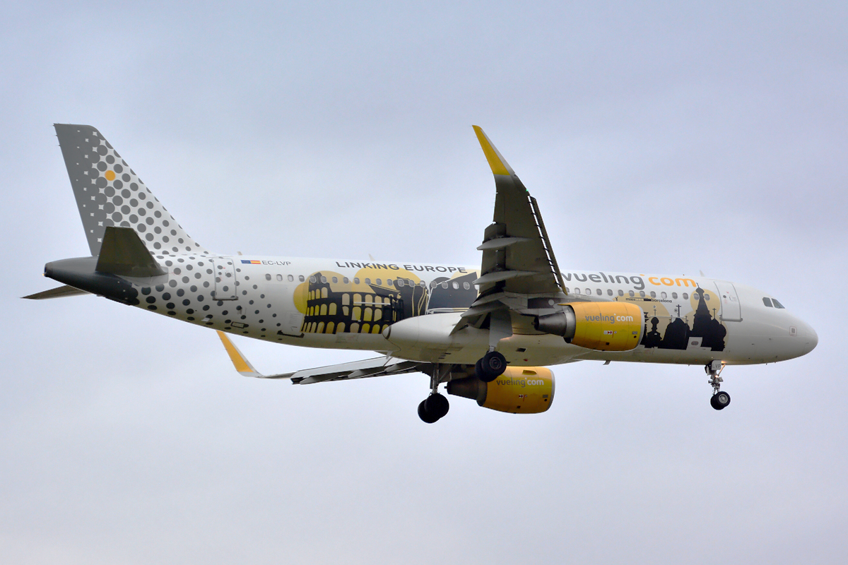 EC-LVP (5587) 2013 Airbus A320-214(WL)