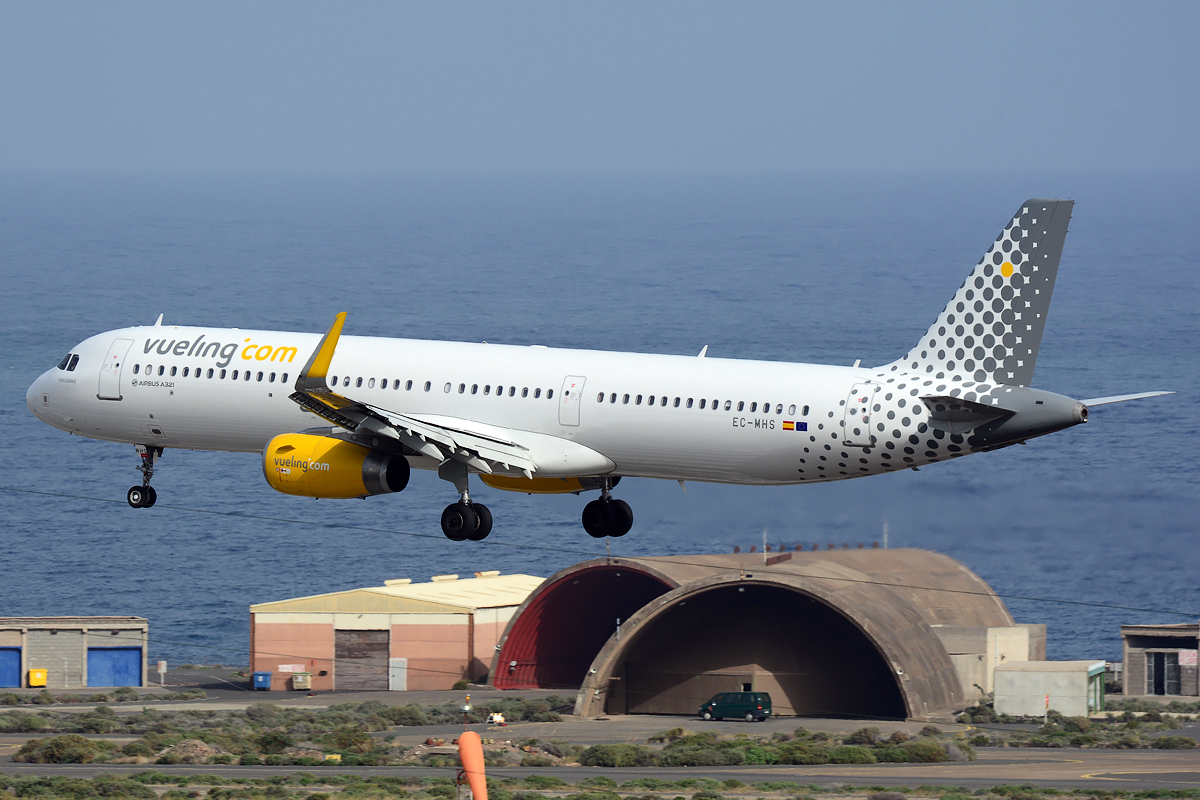 EC-MHS (6740) 2015 Airbus A321-231(WL)
