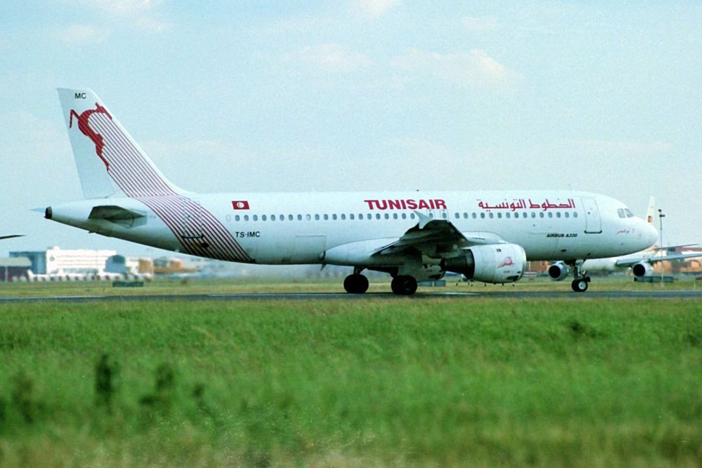TS-IMC (124) 1990 Airbus A320-211