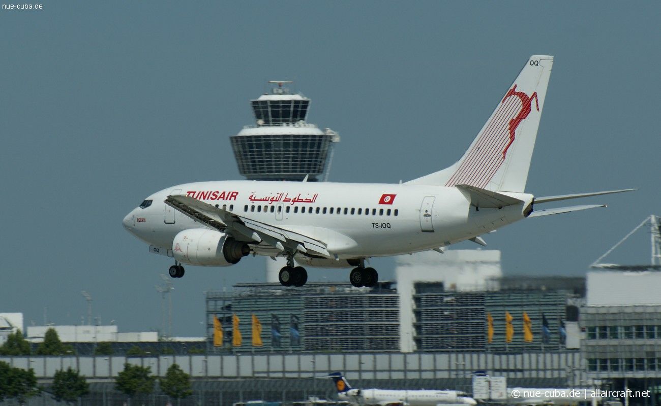 TS-IOQ (29501) 2000 Boeing 737-6H3