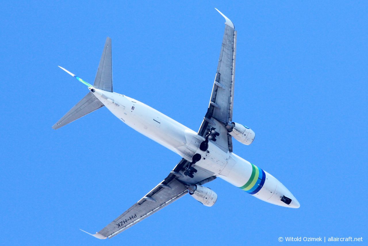PH-HZK (30390) 2000 Boeing 737-8K2(WL)