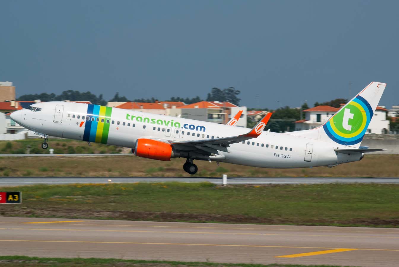 PH-GGW (35831) 2010 Boeing 737-8EH(WL)