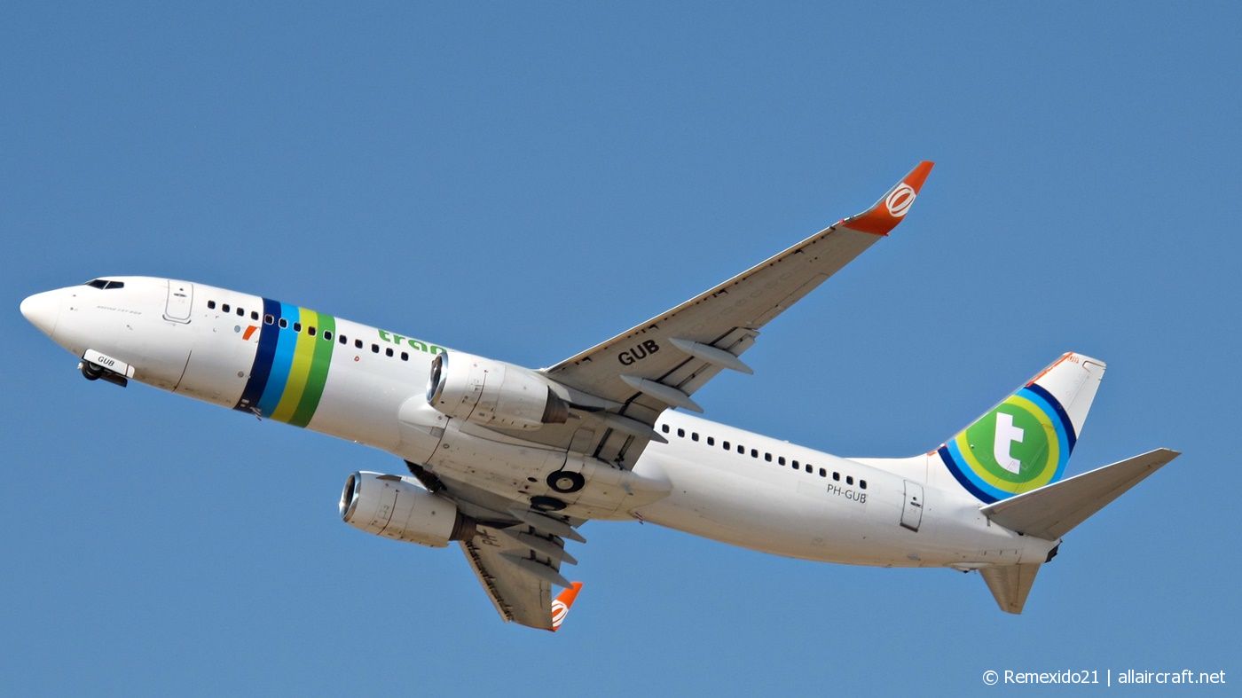 PH-GUB (35832) 2010 Boeing 737-8EH(WL)