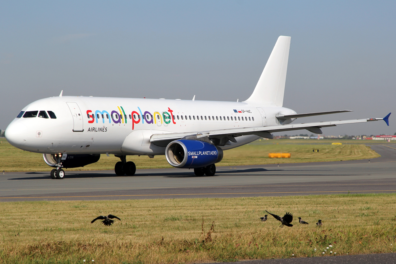 SP-HAC · Airbus A320-233 · (WAW / EPWA)