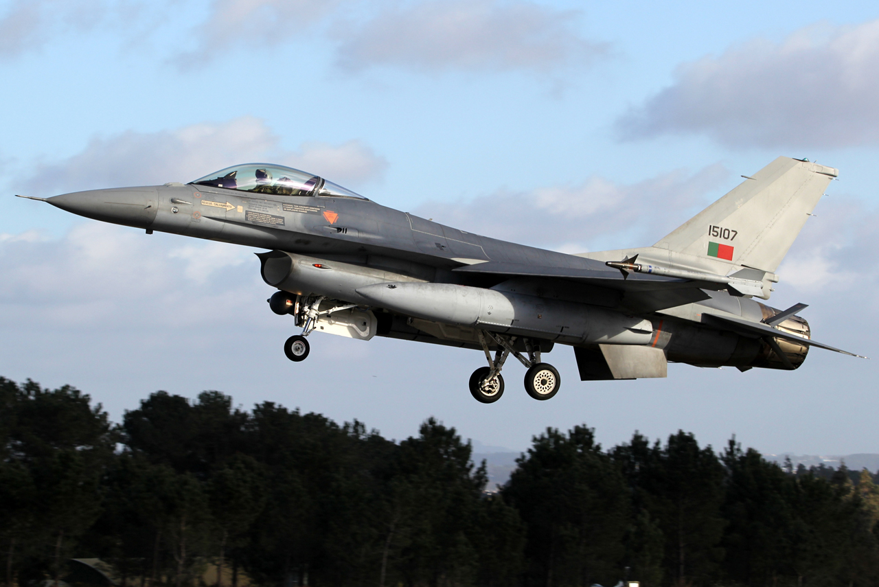 15107 (AA-7) 1994 General Dynamics F-16AM Fighting Falcon