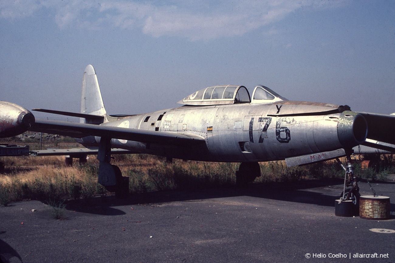 5176 (2042-410B) 1951 Republic F-84G Thunderjet